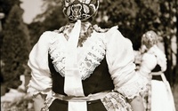 Batizovská žena v kroji -  foto reprodukcia