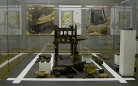 Výstava Kniežacej hrobky z Popradu- celkový pohľad na inventár hrobky