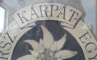 2B) V. Forberger - Znak uhorského karpatského spolku, stav pred reštaurovaním, detail