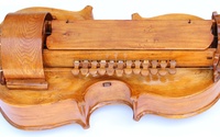 Ninera - hudobný strunový nástroj - po reštaurovaní